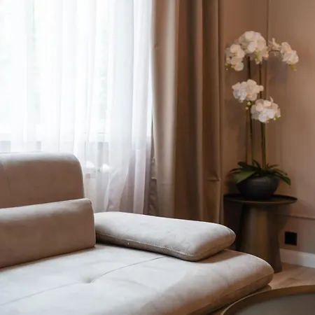 Amber Corner I Brand New Flat Location * 索菲亞