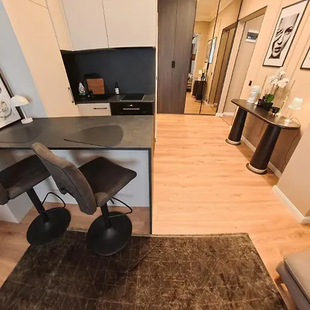 Amber Corner I Brand New Flat Location *