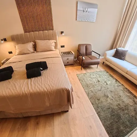 Amber Corner I Brand New Flat Location 公寓 *