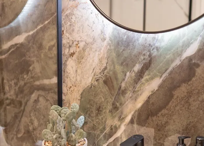 Amber Corner I Brand New Flat Location * ソフィア